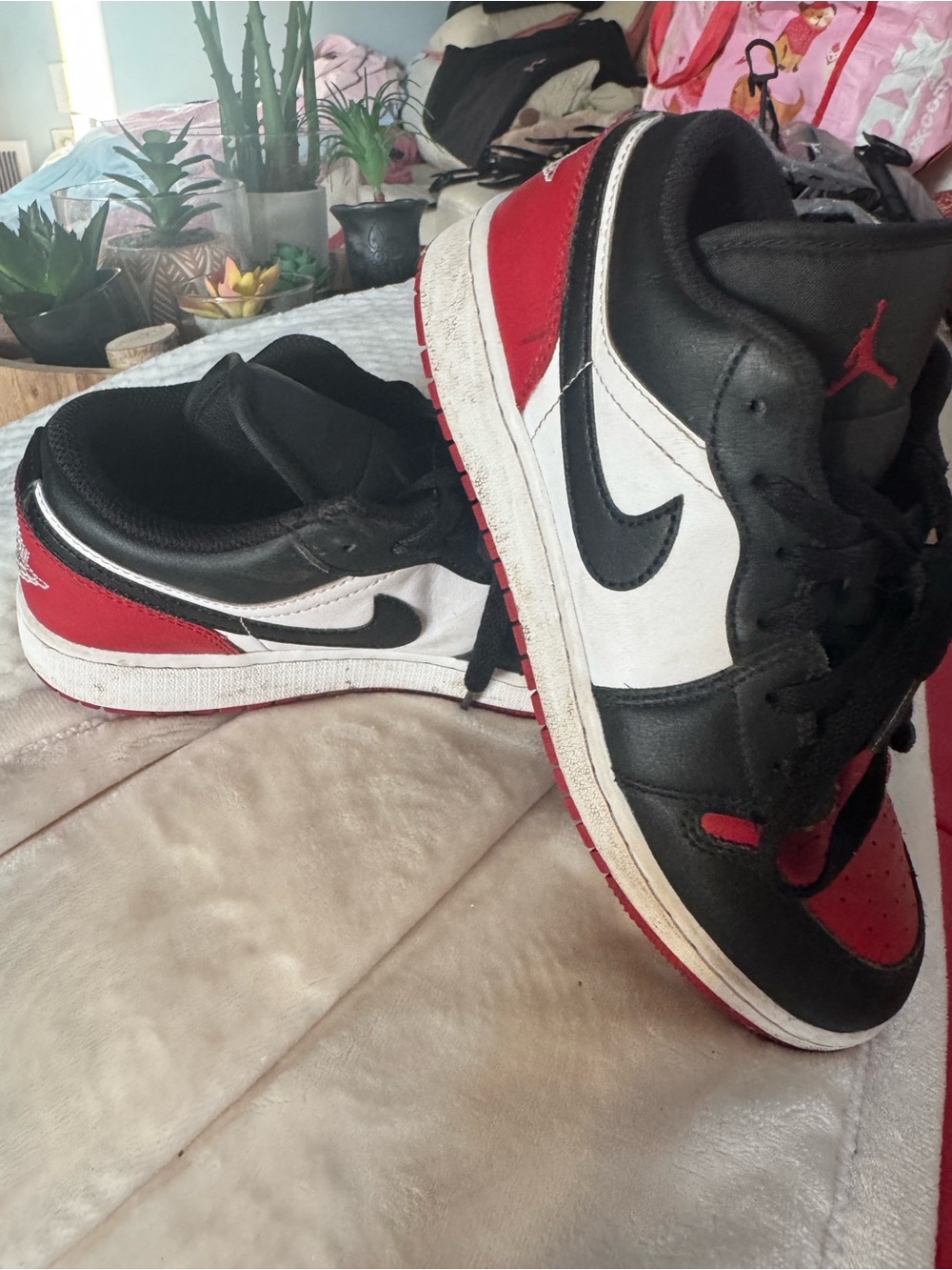 Kids Nike Air Jordan 1AJ1 LowBred Toe Black Red White size 6 y